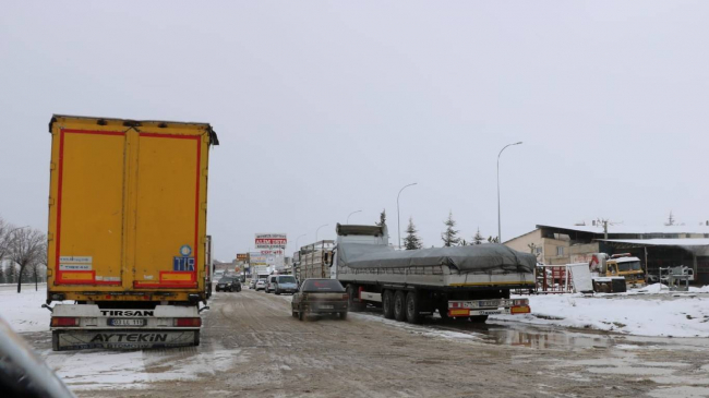Afyonkarahisar-Antalya kara yolu tır geçişlerine kapatıldı